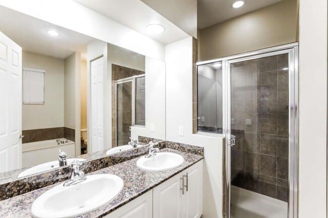 Building Photo - 6990 Julia Gardens Dr