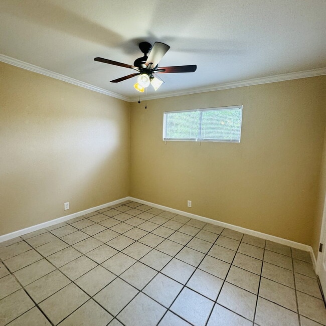 Building Photo - Spacious 2-Bedroom | 1 Bathroom Apartment at The Legacy in Nederland, TX!