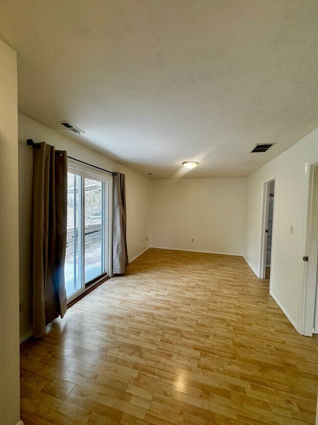 Building Photo - 603 Manitou Blvd