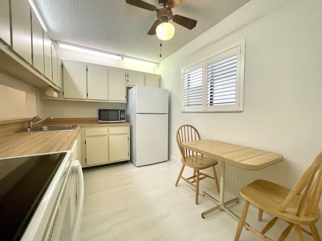 Building Photo - 5130 Las Verdes Cir