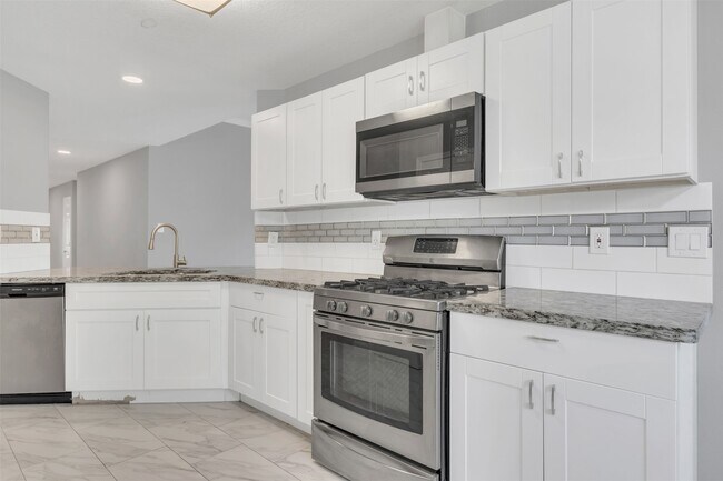Building Photo - 6923 Creek Village Dr