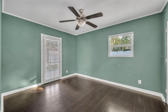 Building Photo - 1811 Park Lake St