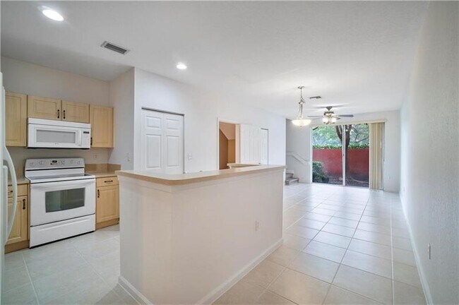 Building Photo - 6373 Landings Way