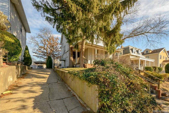 Building Photo - 84-21-84120 120th St