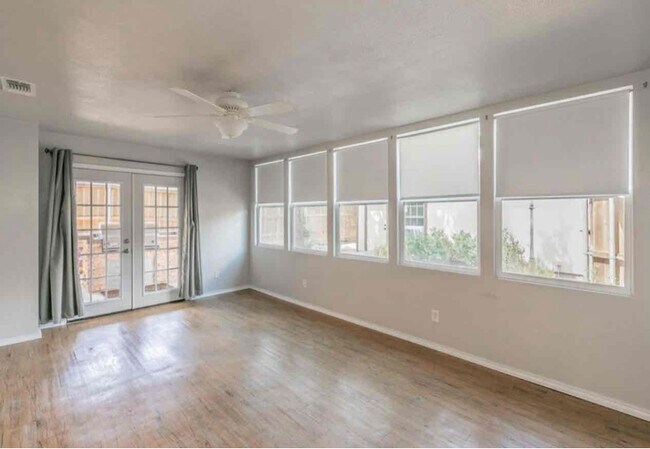 Building Photo - 1317 Bryan Pl