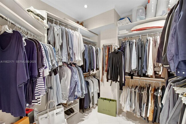 Building Photo - 19925 NE 39th Pl