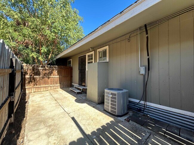 Building Photo - 3004 Musser St