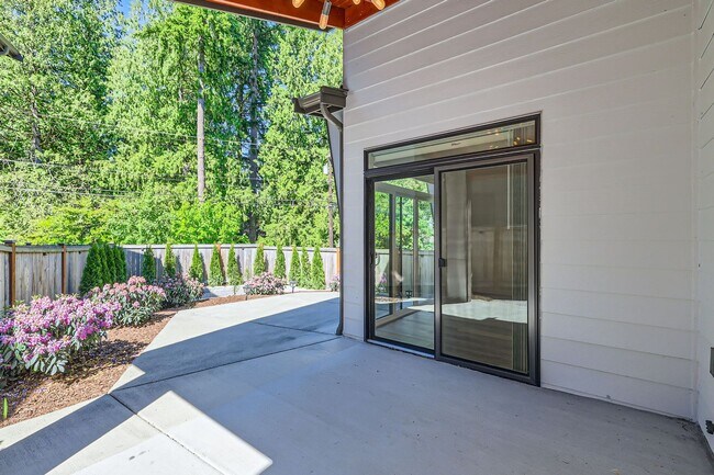 Building Photo - Newly Remodeled 3Bed/3Bath Home in the Hea...