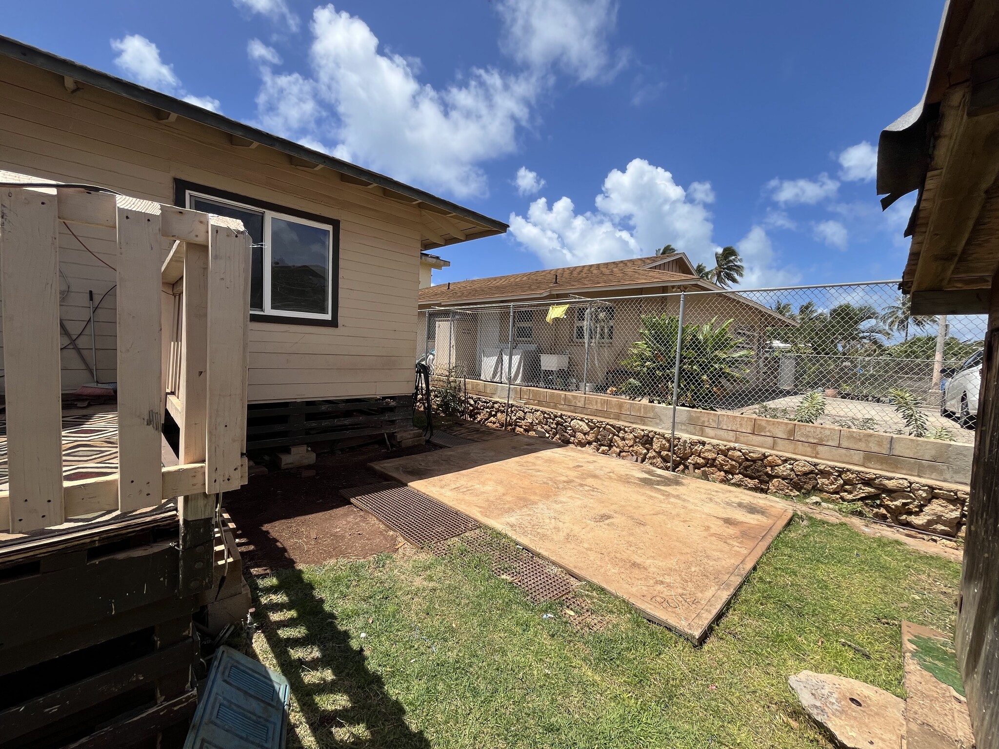 extra space in side yard - 91-525 Hapalua St
