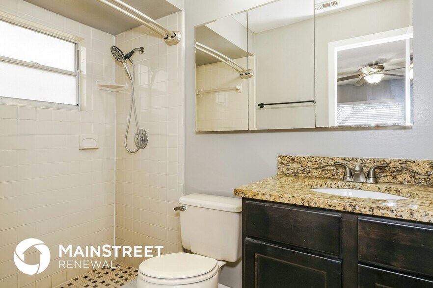 Building Photo - 2208 Spring Cir