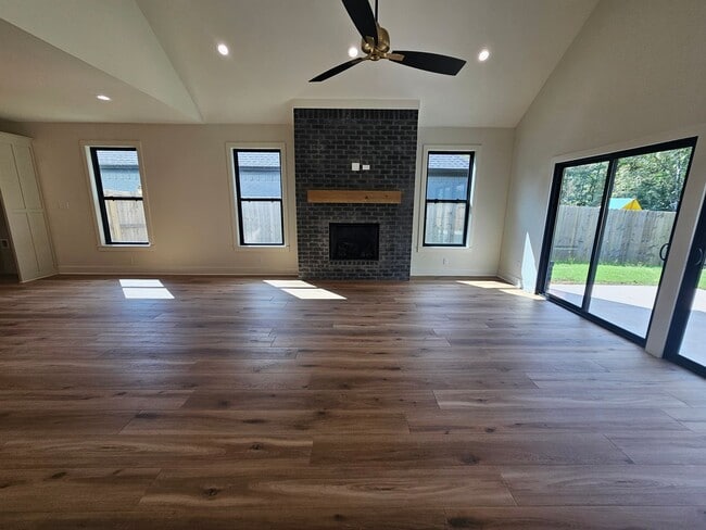 Building Photo - 7233 Havenwood Dr