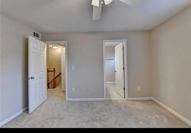 Building Photo - 810 Summer Pl NW