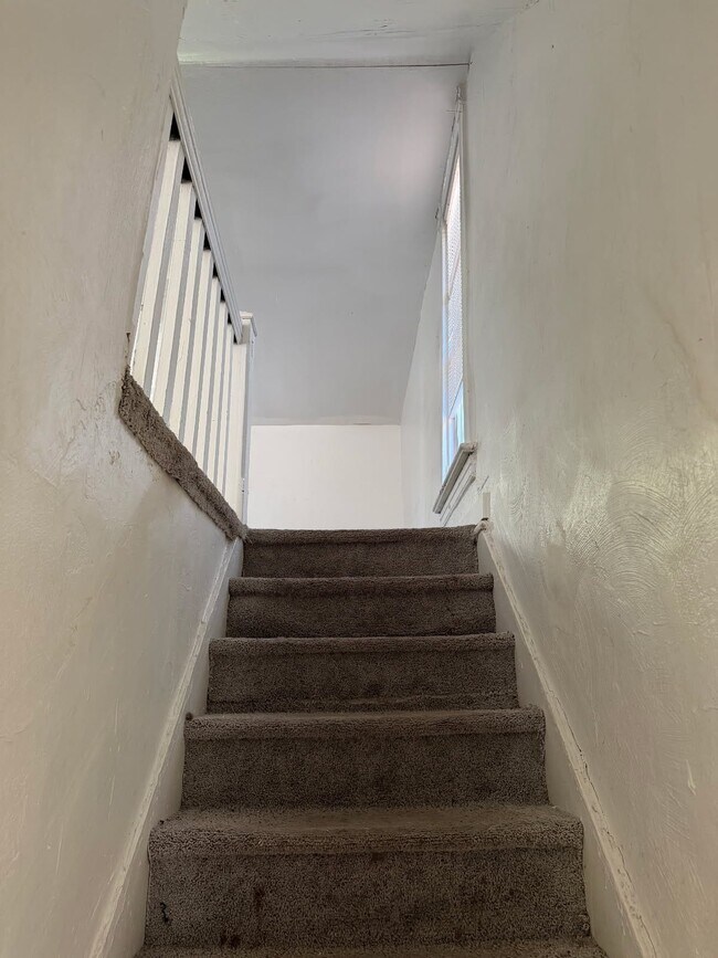 Building Photo - 730 Middle Ave