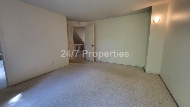 Building Photo - Stunning Home in Tranquil SW Neighborhood