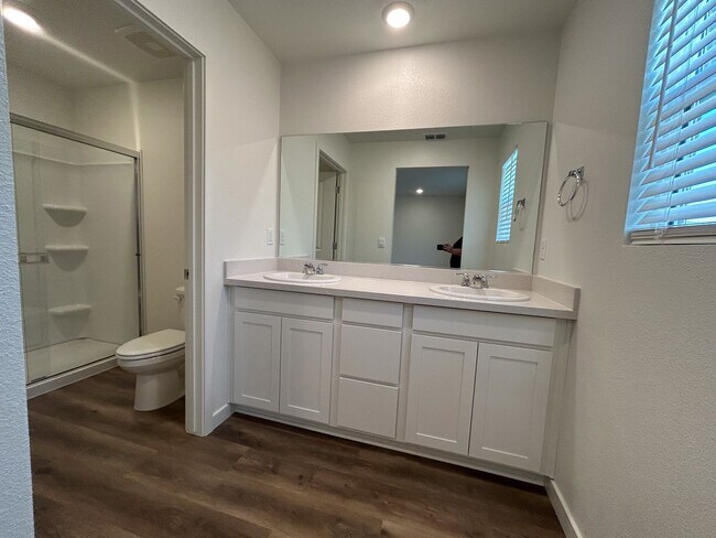 Building Photo - BRAND NEW 3 Bedroom Home for Rent in Redding CA