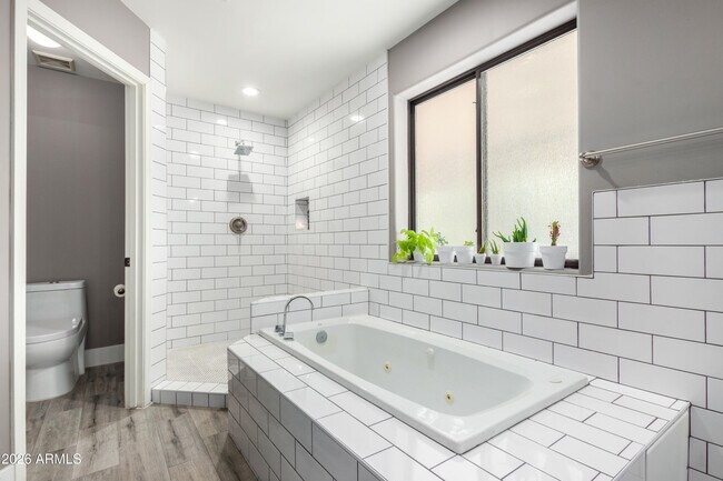 Building Photo - 11430 N 16th St