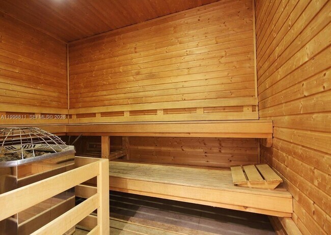 Building Photo - 601 NE 36th St