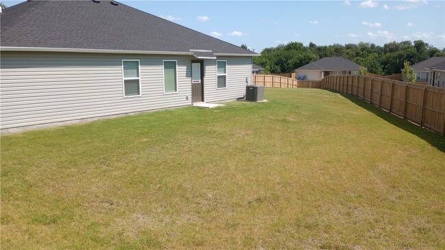 Building Photo - 6604 SW Devotion Ave