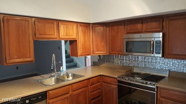 Building Photo - 3 br, 2 bath Condo - 4123 Loire Dr. B Unit B