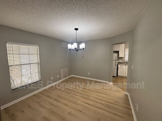 Building Photo - 1004 Stout Ct