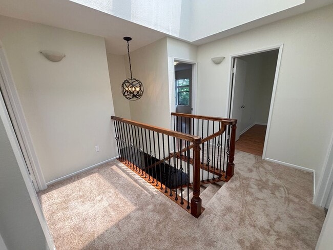 Building Photo - 3 Bedroom Condo now available in City of Orange
