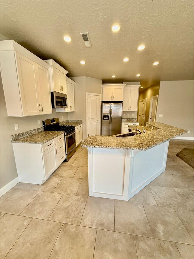 Building Photo - 4 Bedroom Home for Rent