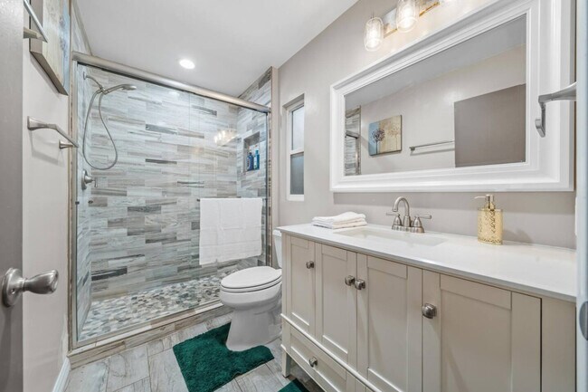 Building Photo - 13075 Old West Ave