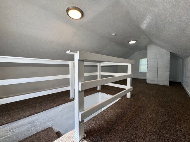 Building Photo - 10422 Dove Ave