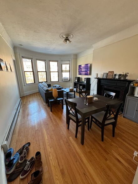 Building Photo - 591 Beacon St