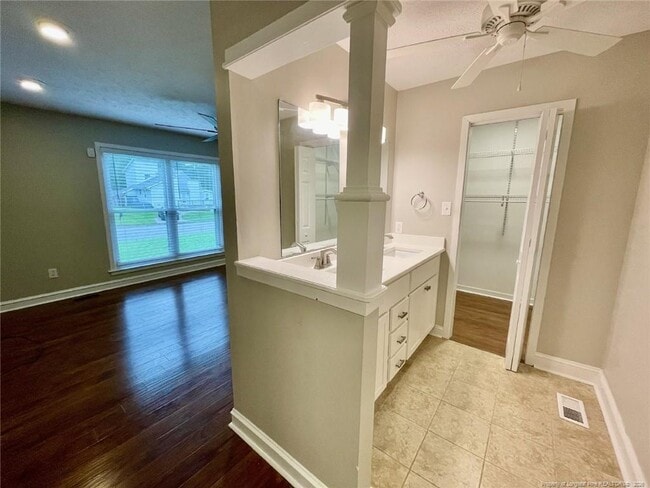 Building Photo - 431 Offing Dr