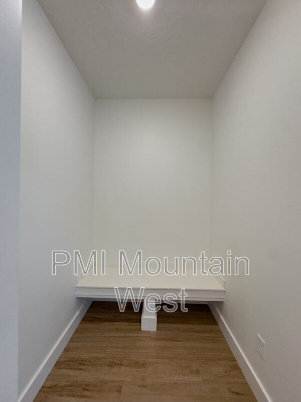 Building Photo - 331 S 680 W