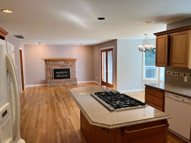 Building Photo - STUNNING CUSTOM HOME! IN STEILACOOM- MINUT...