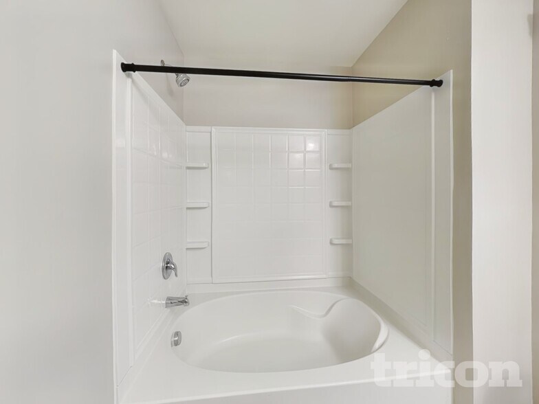 Building Photo - 3545 Saddlebrook Dr