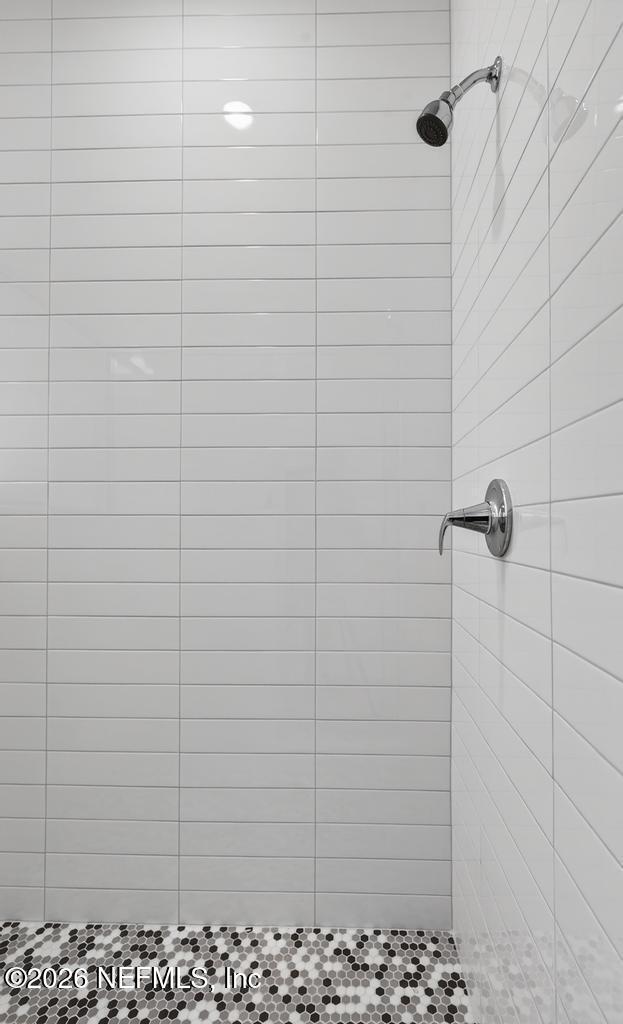 Building Photo - 368 Woods Ln