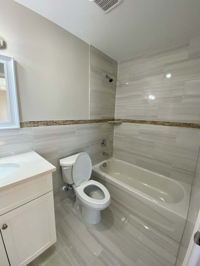 Building Photo - 464 Chestnut St