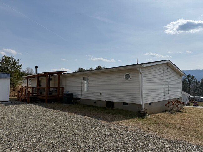 Building Photo - Furnished 3BD/2BA home in Black Mountain available now!