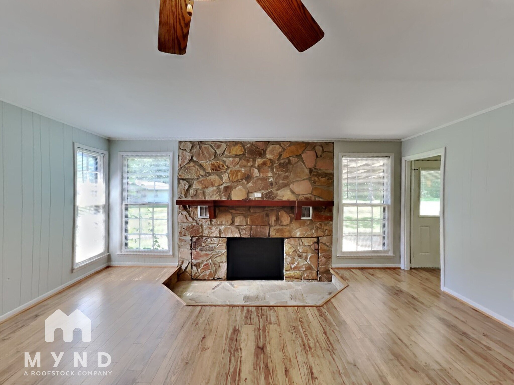 Building Photo - 916 Pine Hill Rd
