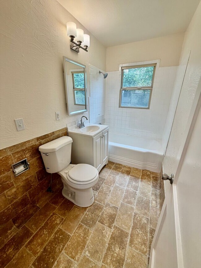 Building Photo - Kenton 3BR/2BA Single-Level Home | Private Yard, W/D Included & Off-Street Parking