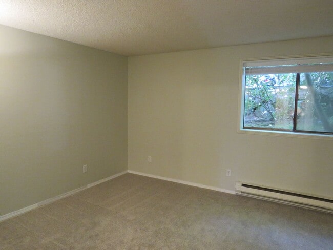 Building Photo - Totem Lake Cute 1bed/1bath ground floor Condo! $1695.00