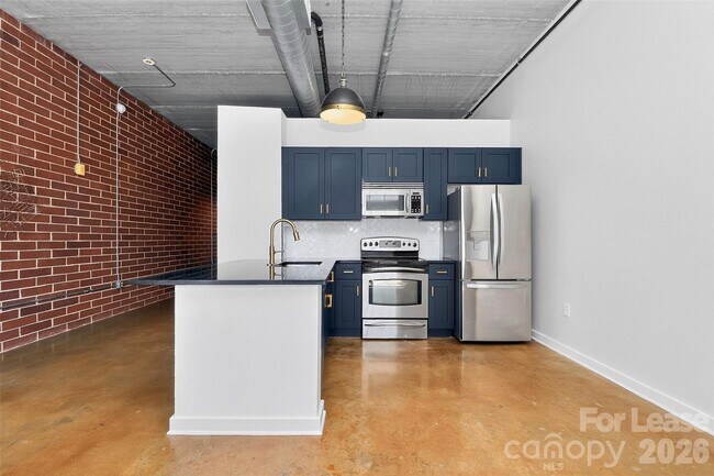 Building Photo - 626 N Graham St