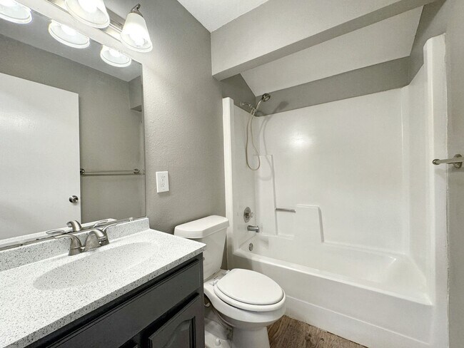 Building Photo - Sunshine Estates Completely Renovated Apar...