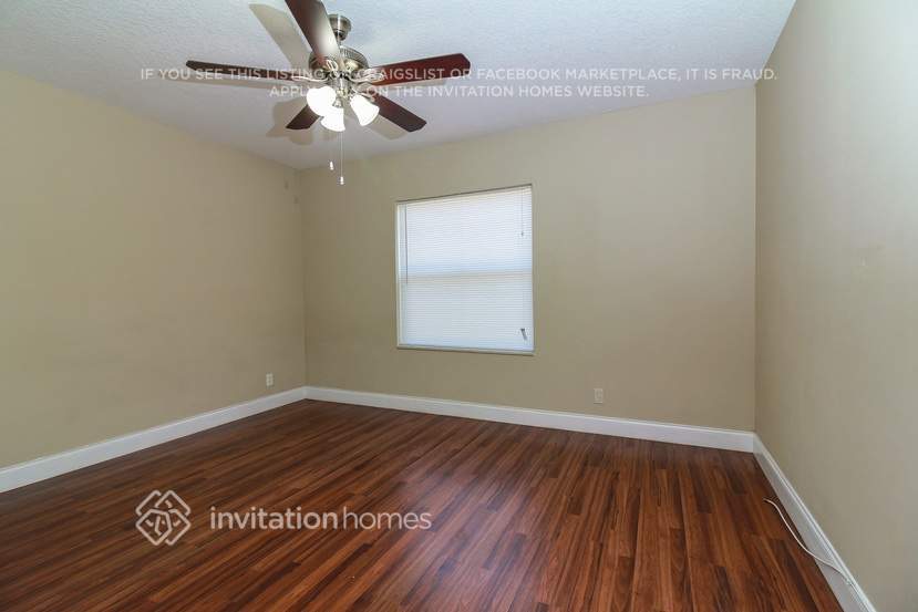 Building Photo - 5646 Lincoln Cir E