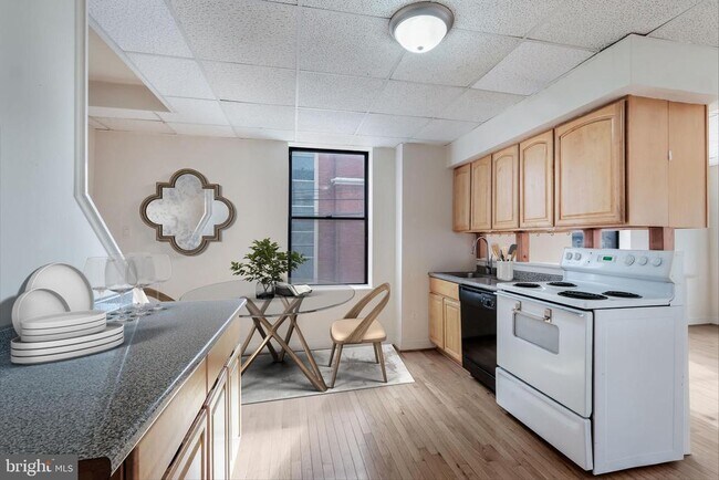 Building Photo - 937 Christian St