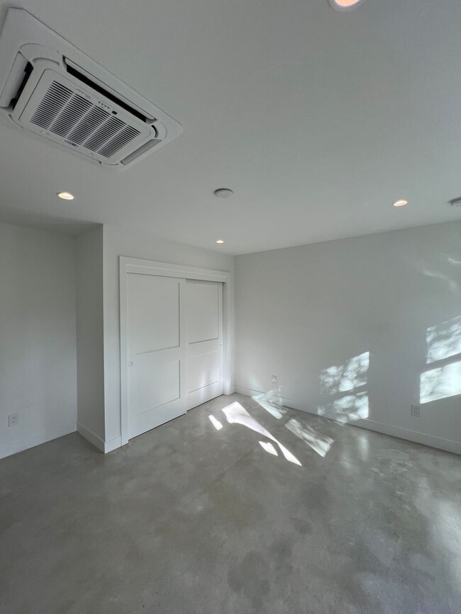 Building Photo - New Build 1 bed 1 bath ADU in Wilshire Square