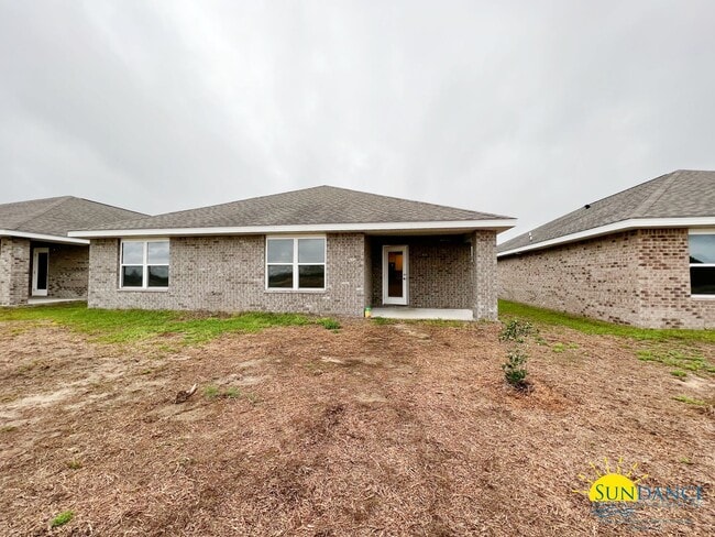 Building Photo - Stunning 4 Bedroom Home in Crestview!