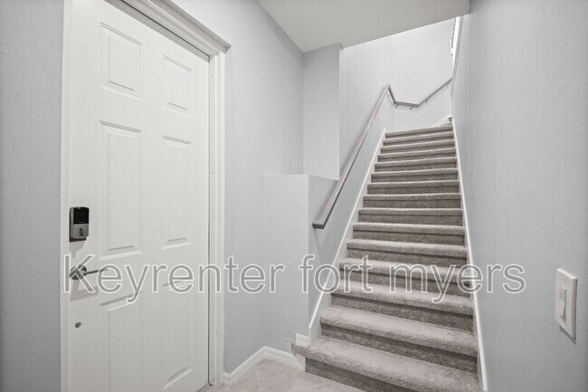 Building Photo - 12000 Santaluz Dr