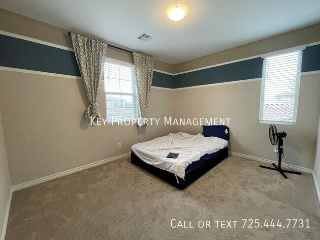 Building Photo - SPACIOUS AND UPGRADED 4 BEDROOM HOME NEAR ...