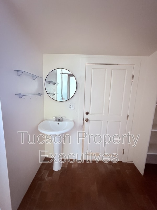 Building Photo - 343 S Convent Ave