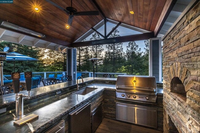 Building Photo - 2324 Saddleback Dr