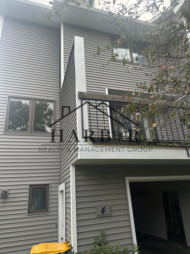 Building Photo - NW Rochester Townhome Available Now!